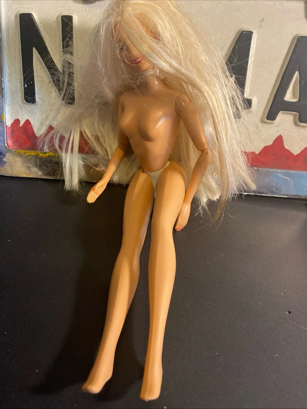 1991 Mattel Barbie Doll Blonde Blue Eyes Streaked Hair Glitter Chest